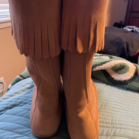 L.L. Bean Suede Leather Tan Tassel Fringe Sheepskin Boots 9 Medium Moccasin Cozy - Picture 8 of 12